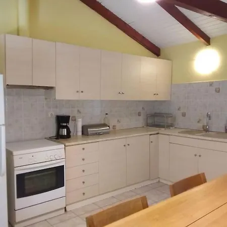 ευχάριστο σπίτι με ωραίο κήπο * Pylos