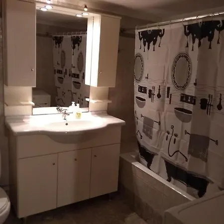 ευχάριστο σπίτι με ωραίο κήπο