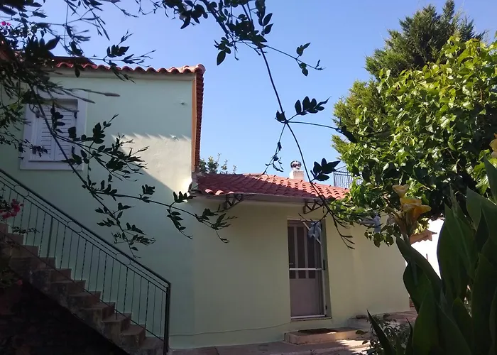 ευχάριστο σπίτι με ωραίο κήπο Pylos