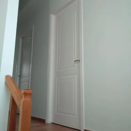 ευχάριστο σπίτι με ωραίο κήπο