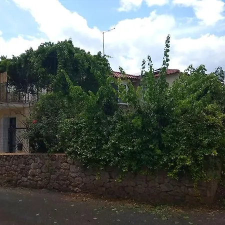 Βίλα ευχάριστο σπίτι με ωραίο κήπο *