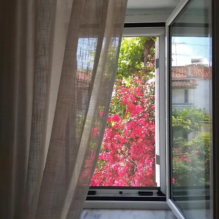 ευχάριστο σπίτι με ωραίο κήπο *